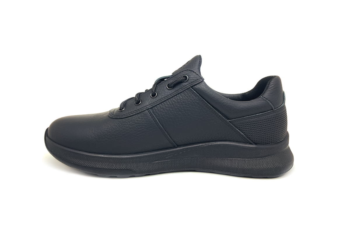 Чоловічі весняні - осінні шкіряні кросівки Clubshoes чорний Volles