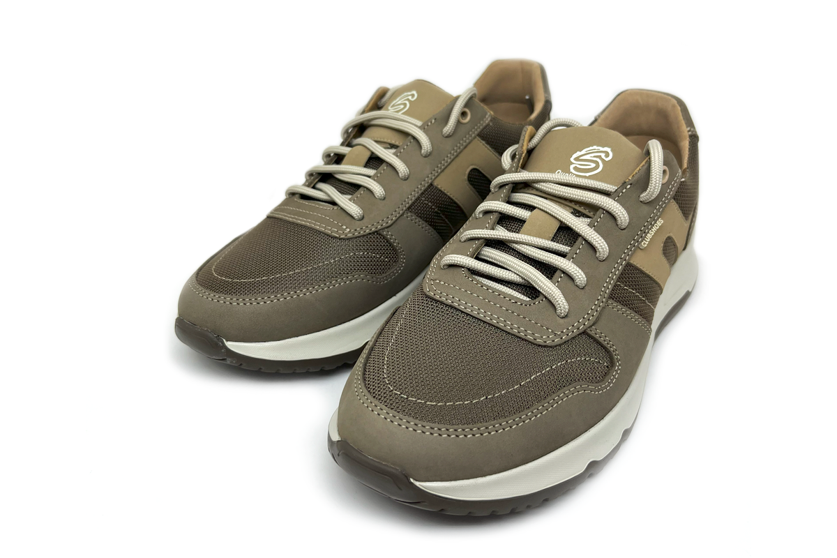Чоловічі шкіряні кросівки Clubshoes бежеві Kobi