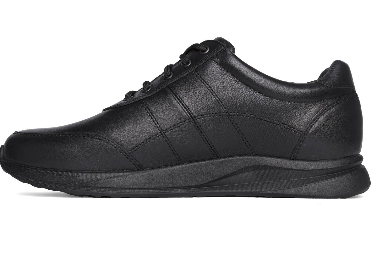 Чоловічі весняні - осінні шкіряні кросівки Clubshoes чорний Dandy
