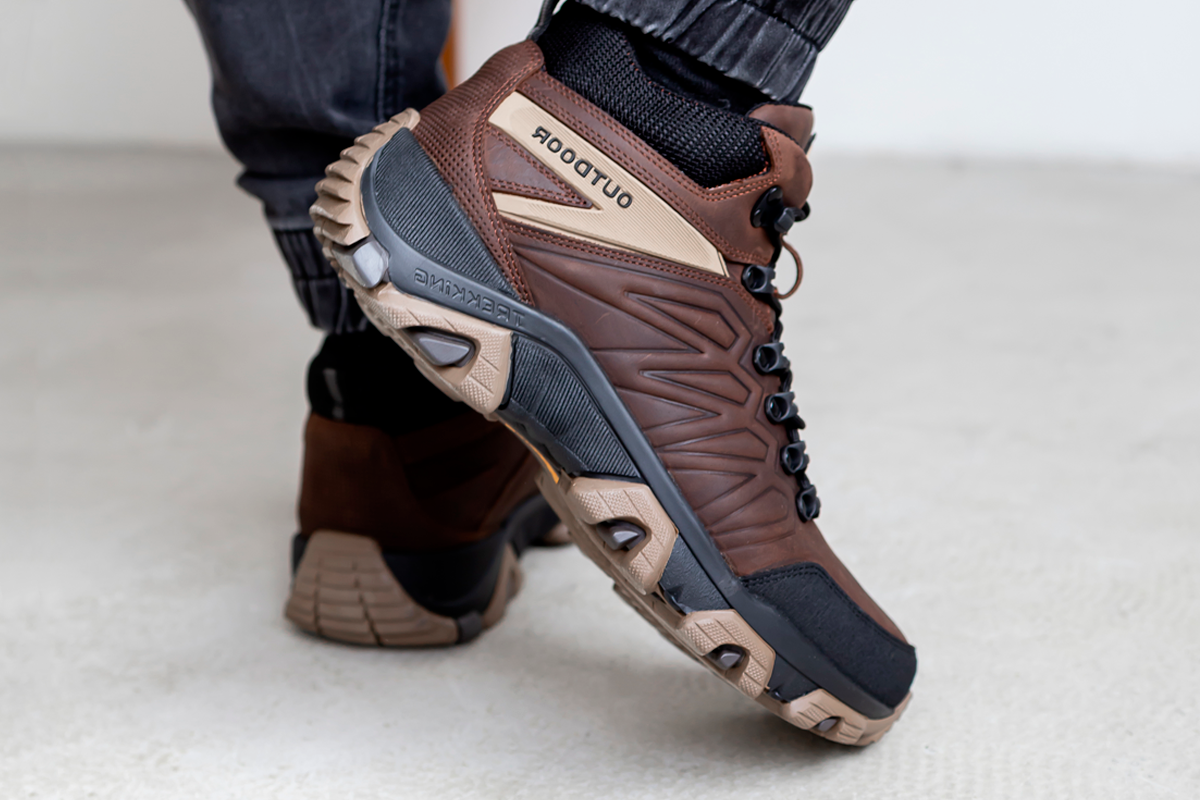 Чоловічі зимові шкіряні черевики Clubshoes коричневий Shox
